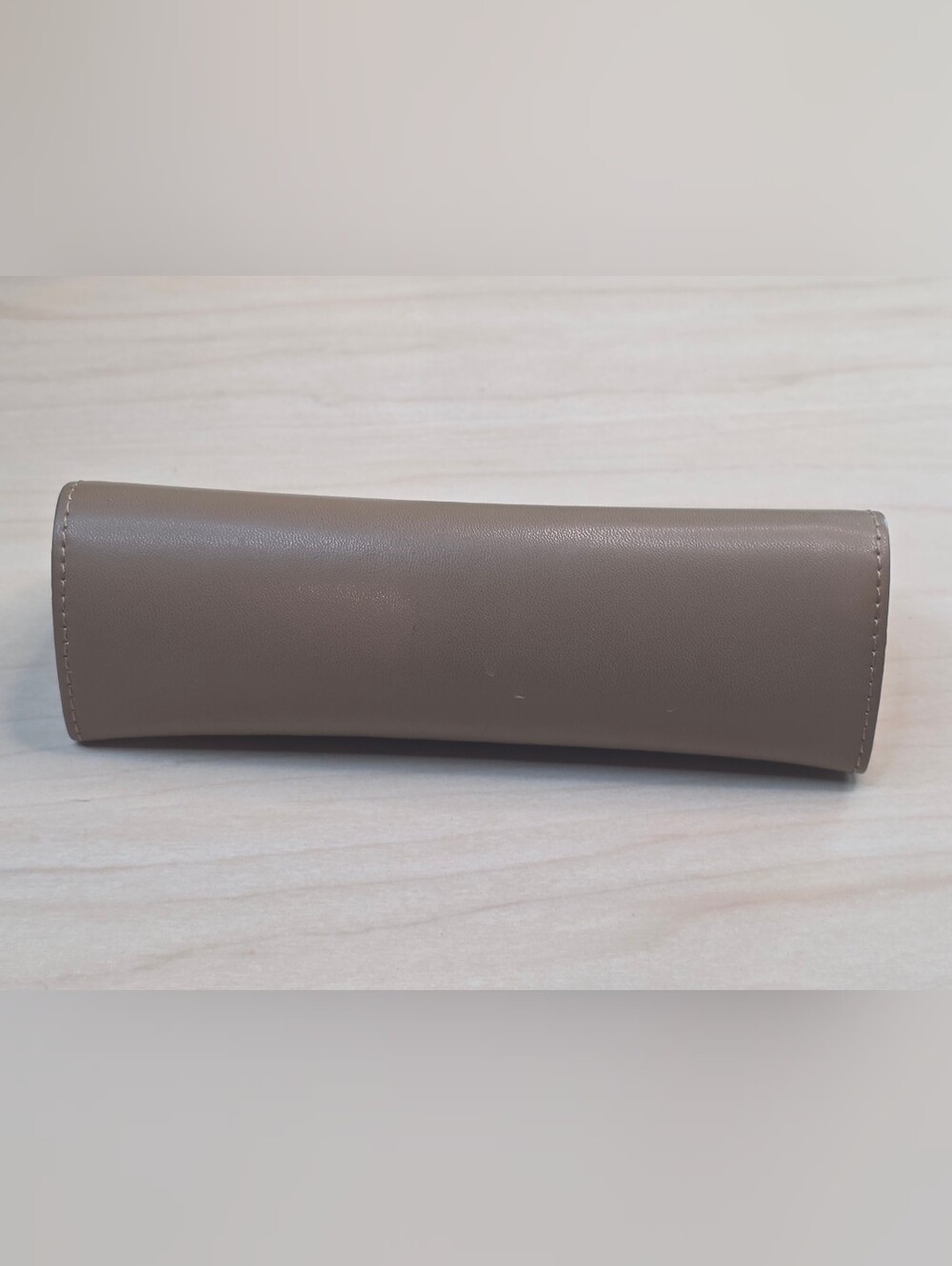 Burberry Taupe Beige/Brown Leather Sunglasses Case & Matching Cleaning Cloth - Picture 10 of 12